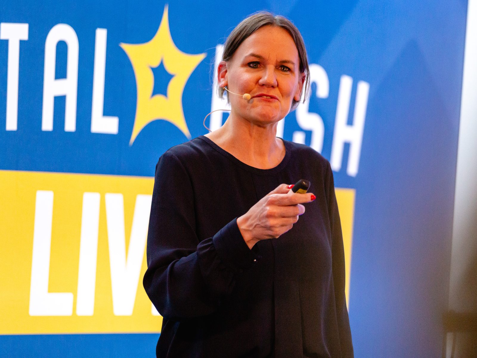 Laura Gintar auf der B&uuml;hne beim Digital Bash